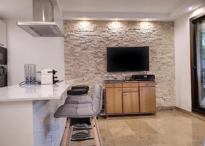 Apartman Chateau De La Pinede