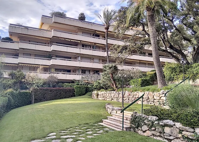 Chateau De La Pinede Apartman *