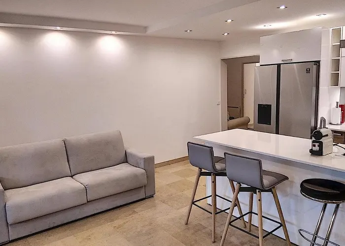 Chateau De La Pinede Apartman