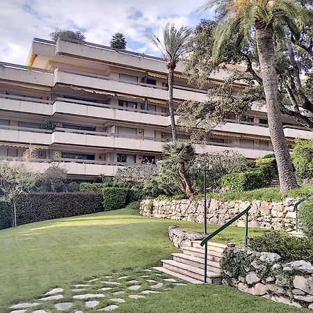 Chateau De La Pinede Appartement *